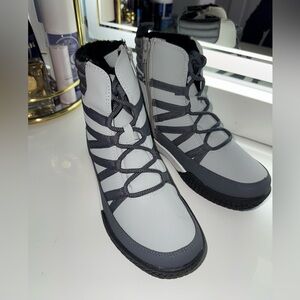 STQ Stylish Gray and Black Winter Boots